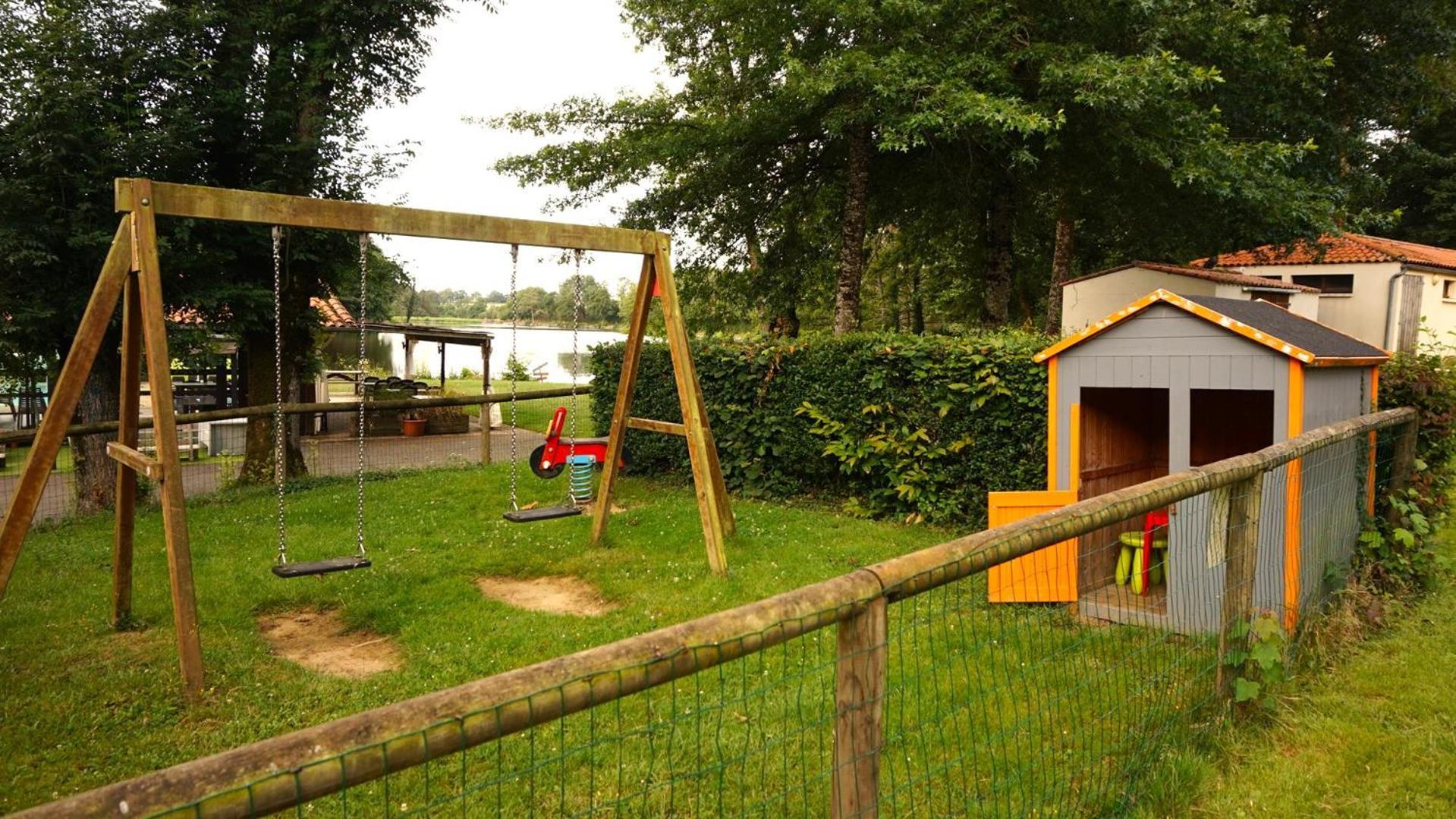 Camping L'Etruyere La Tardiere Екстериор снимка